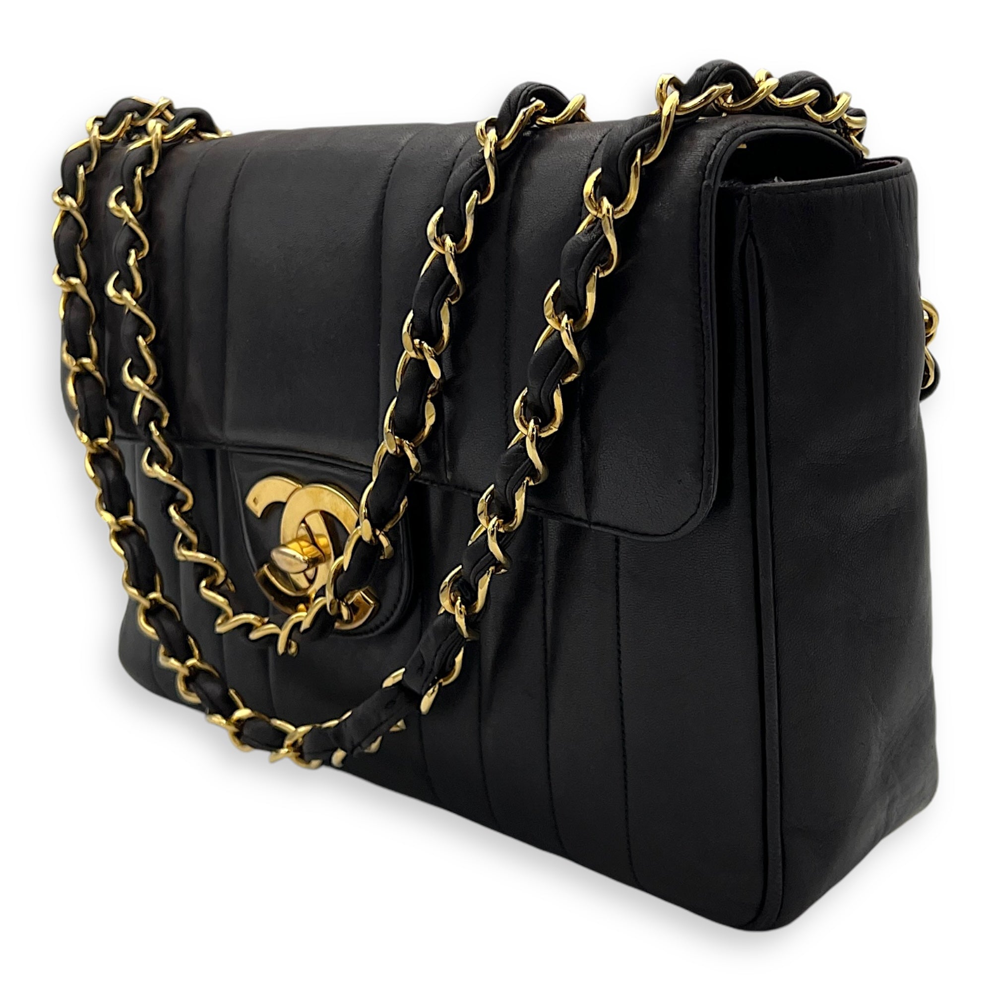 CC Jumbo Vintage Flap Black Shoulder Bag in Lambskin, Gold hardware - Image 5