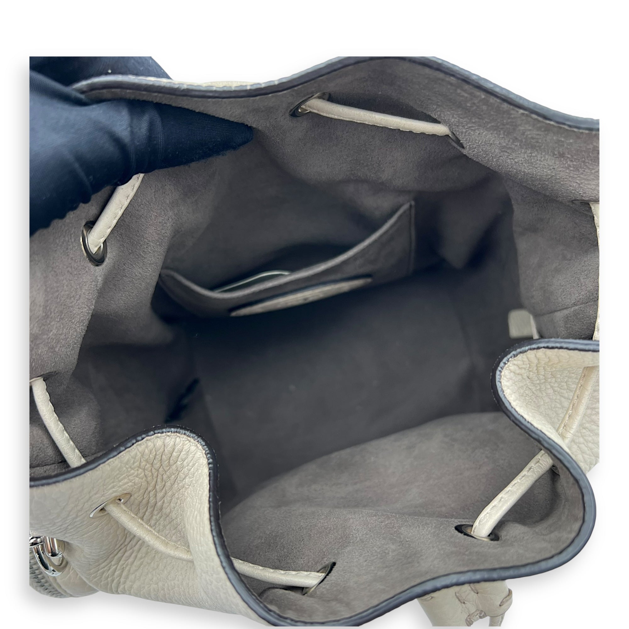 Mon Tresor Beige Bucket Bag in Calfskin, Silver hardware - Image 7