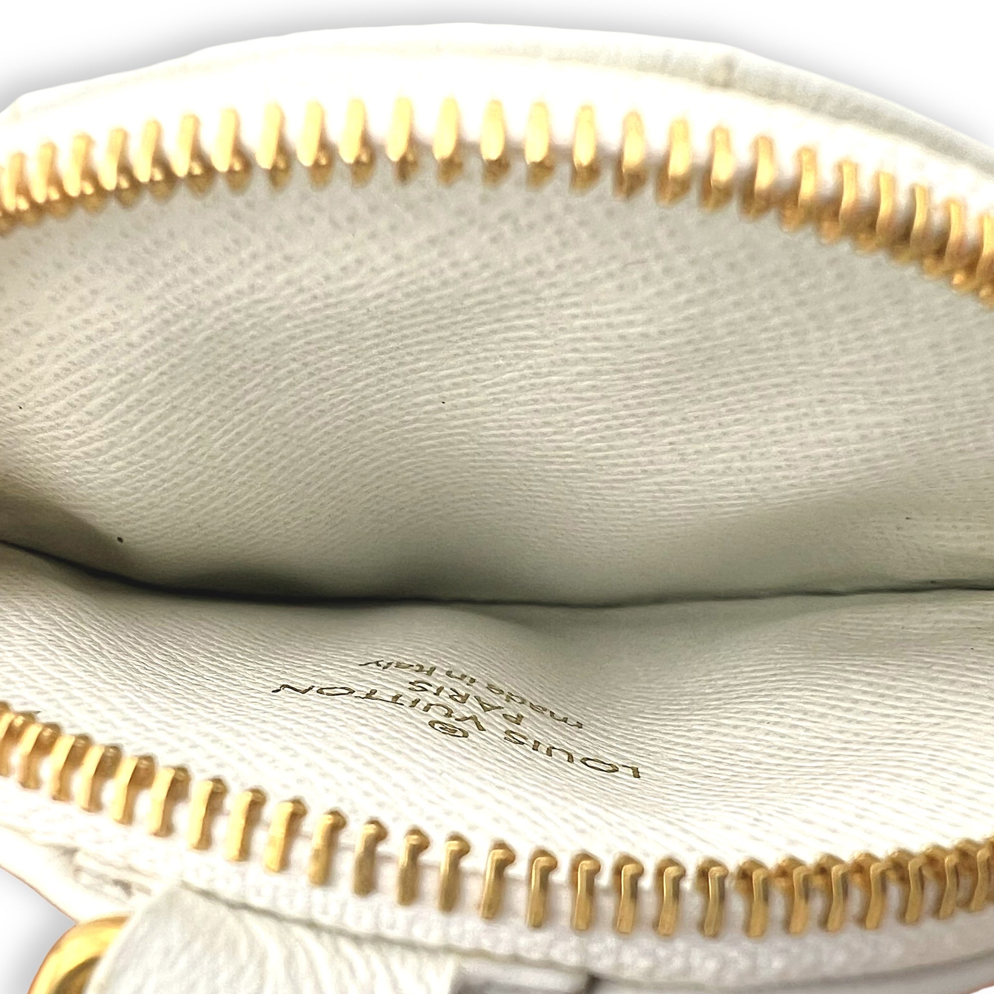 New Wave Crossbody Bag White in Calfskin, Gold hardware - Image 17