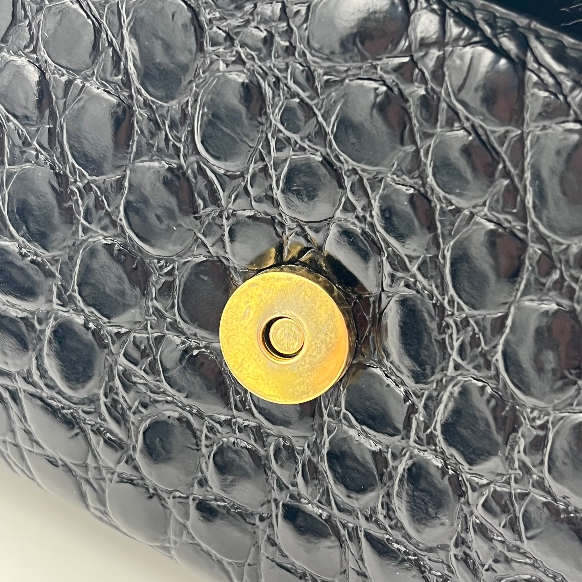 Vara Bow Shoulder Bag Black in Crocodile Leather, Gold hardware - Image 12