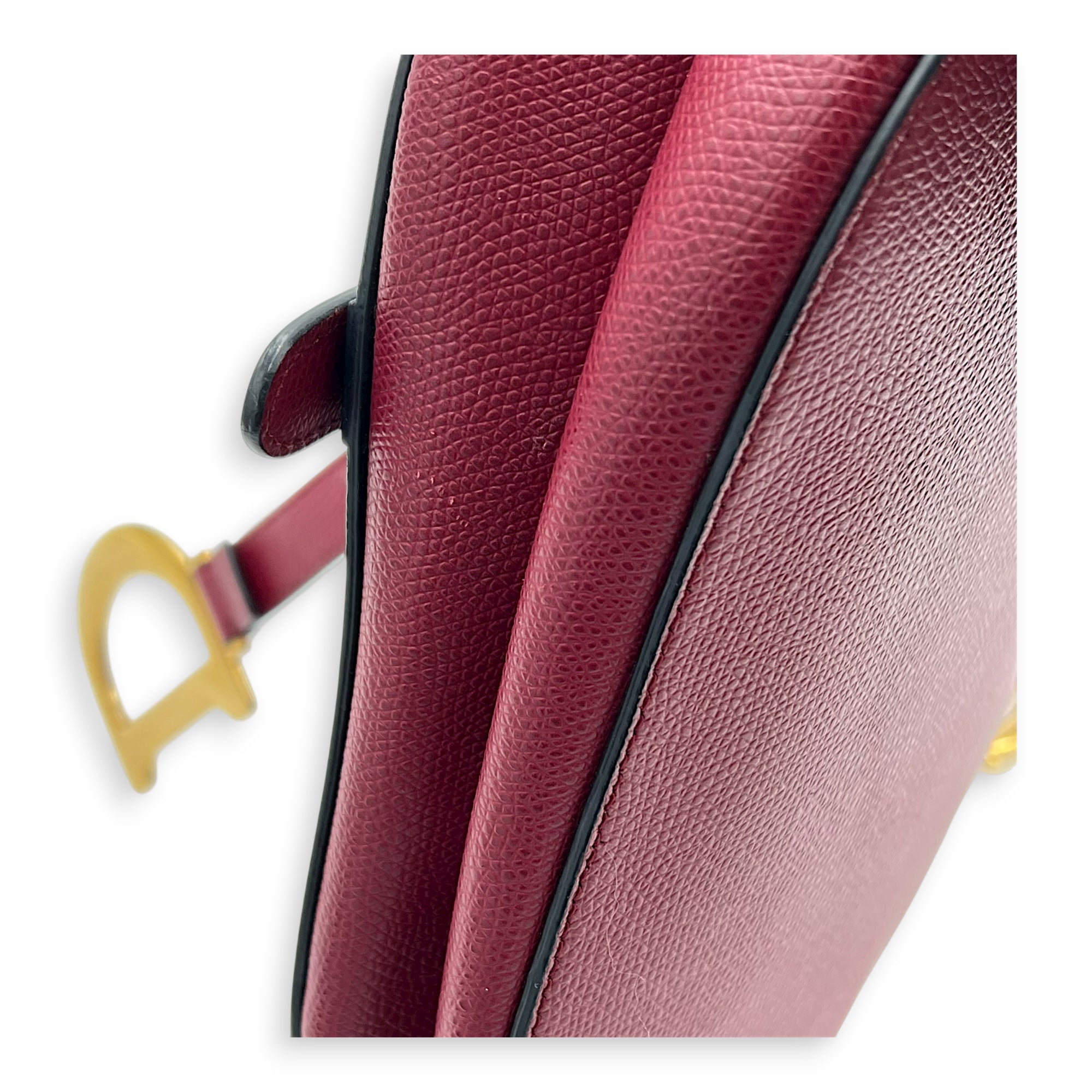 Saddle Shoulder Bag Medium Red in Calfskin, Gold hardware - Image 11