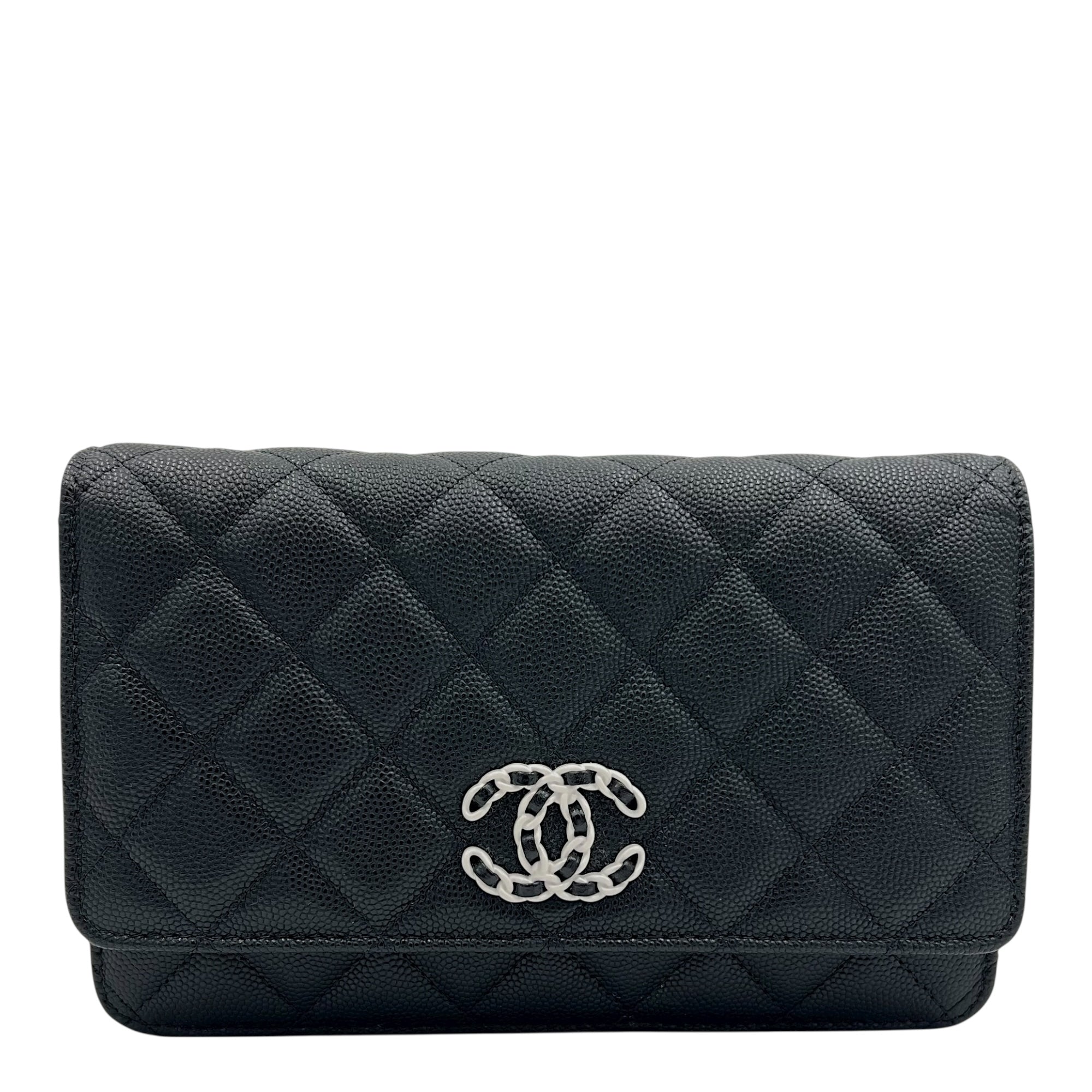 Classic Wallet On Chain Black in Caviar Leather, Silver hardware