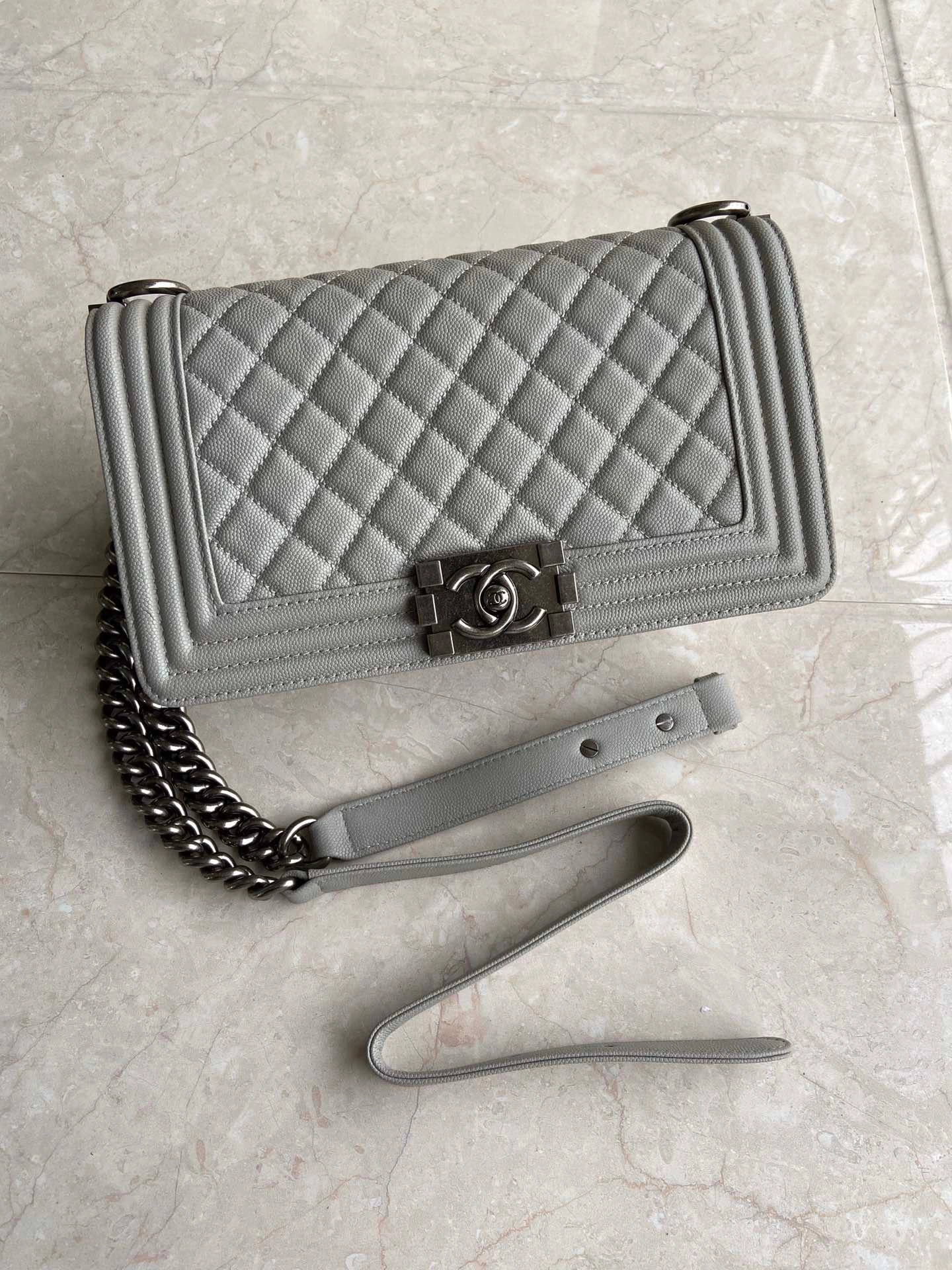 WellDesigned CHANEL BOY BAG 259 - Image 3