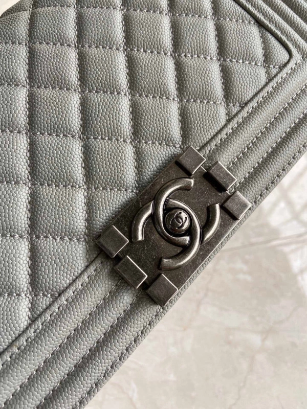 WellDesigned CHANEL BOY BAG 259 - Image 7