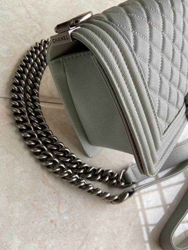 WellDesigned CHANEL BOY BAG 259 - Image 4