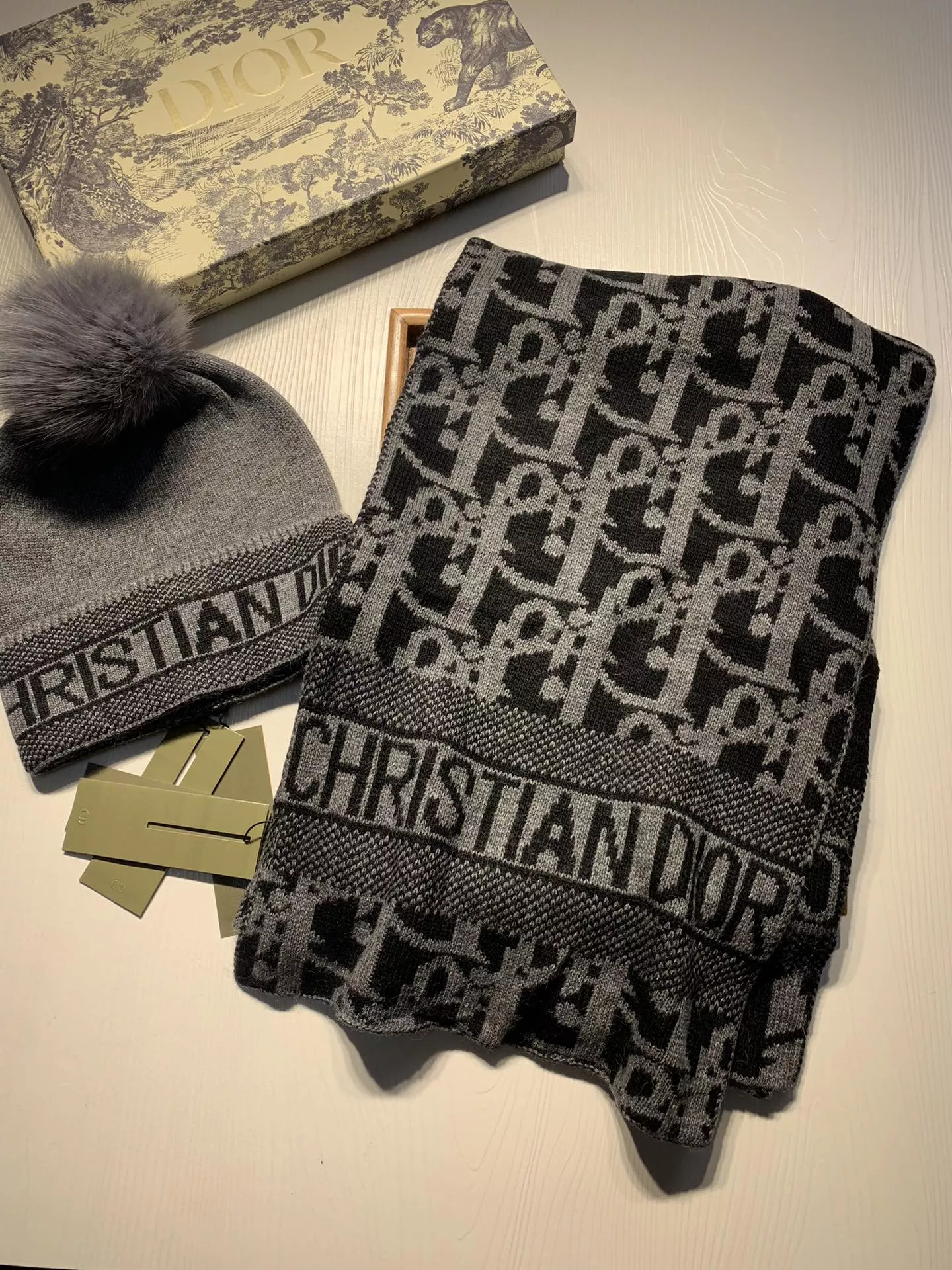 Breathable 4278 Christian Dior Hat and Scarf Set