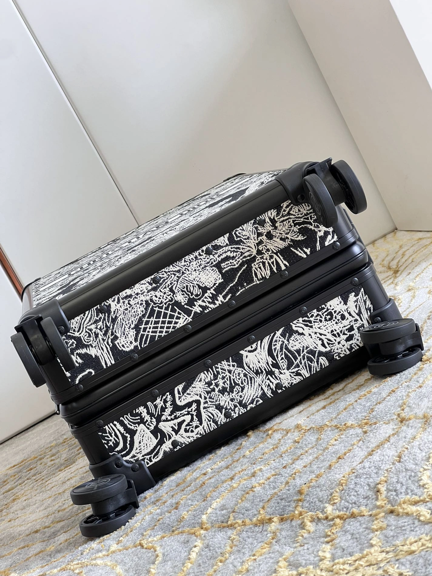 Bright 6327 Christian Dior Luggage and Duffle - Image 6