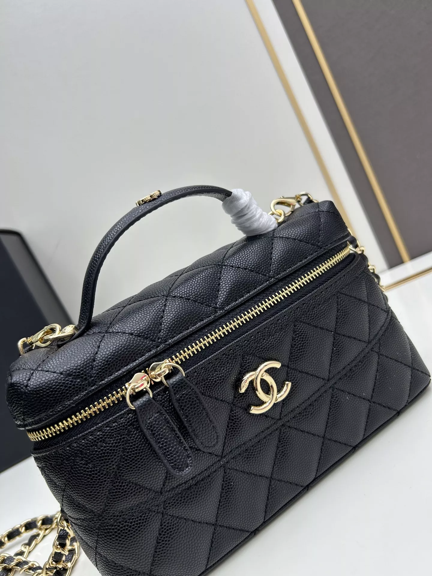 Chanel AAA Quality Messenger Bags For Women Breathable 2113 - Image 4