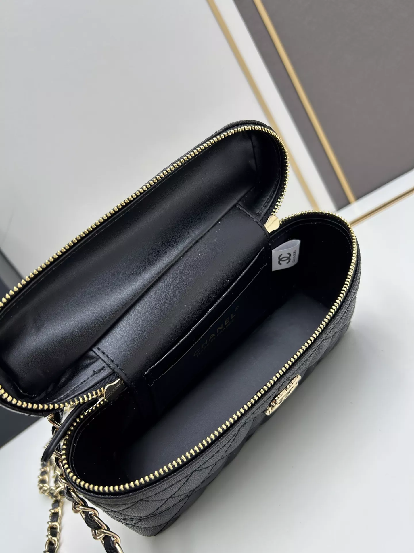 Chanel AAA Quality Messenger Bags For Women Breathable 2113 - Image 7