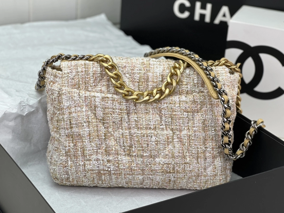 Chanel AAA Quality Messenger Bags For Women GoodFit 7607 - Image 3