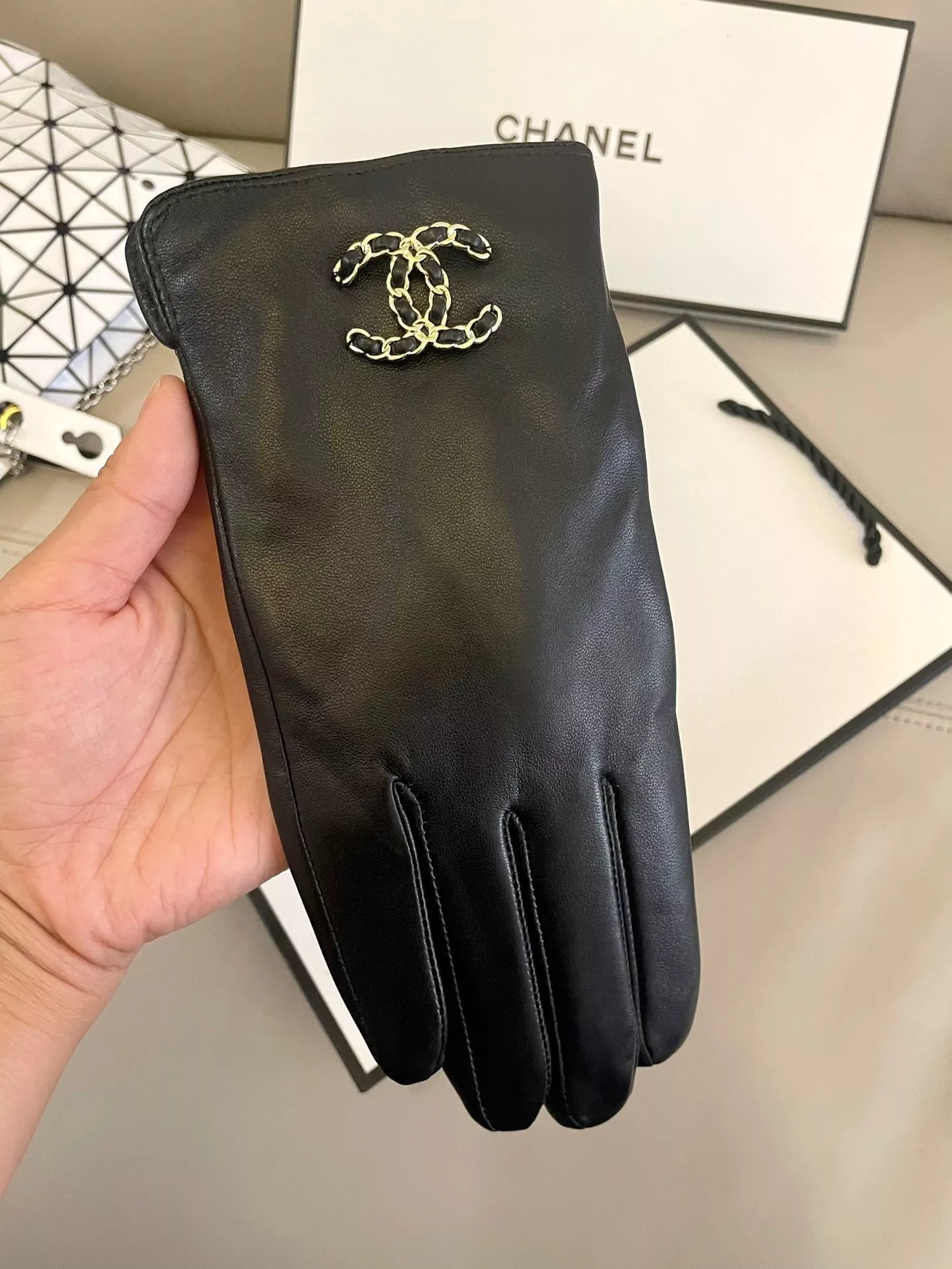Chanel Gloves For Women Compact 5956 - Image 4