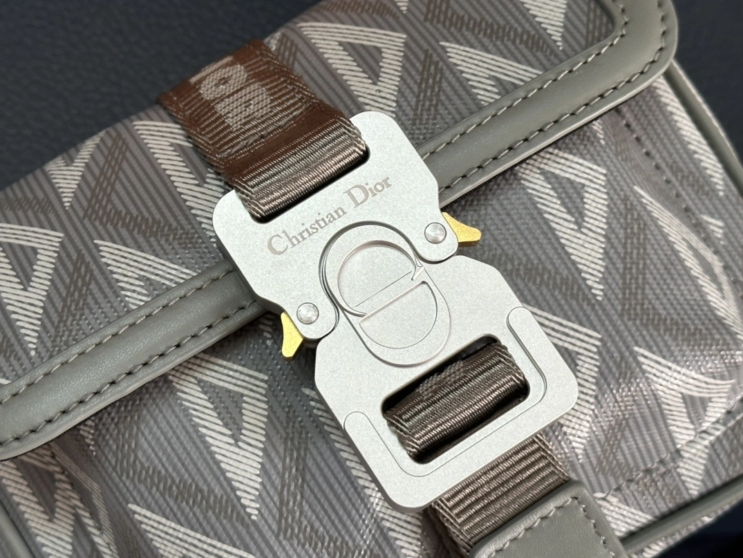 Christian Dior AAA Man Messenger Bags Affordable 6546 - Image 4