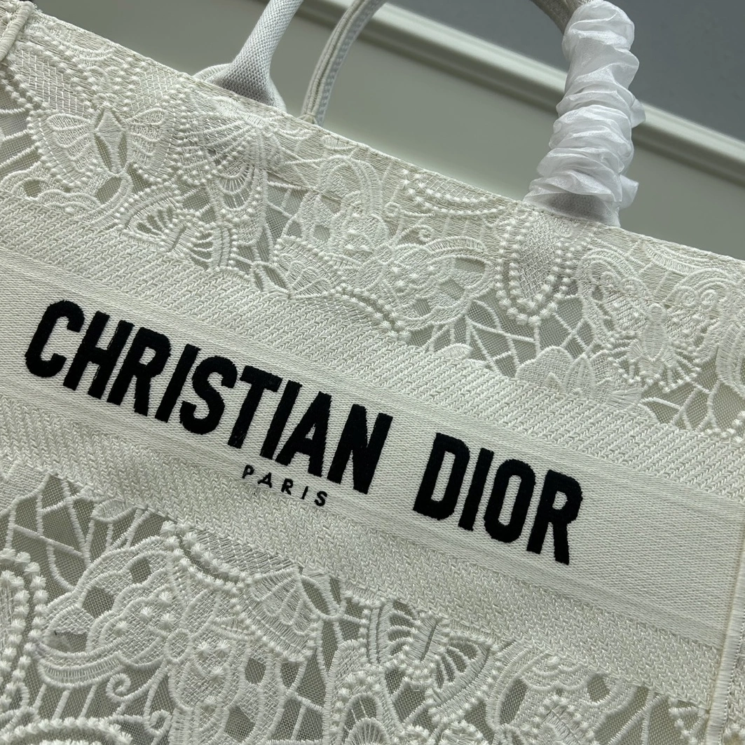 Christian Dior AAA Quality Tote-Handbags For Women Practical 9717 - Image 4