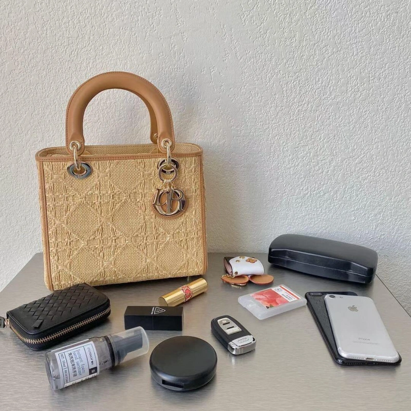 Interior Christian Dior Medium Lady Dior Bag in Natural Cannage Raffia - Image 5