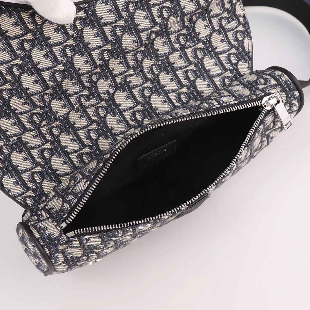 Comfortable 3340 Christian Dior AAA Man Messenger Bags - Image 7