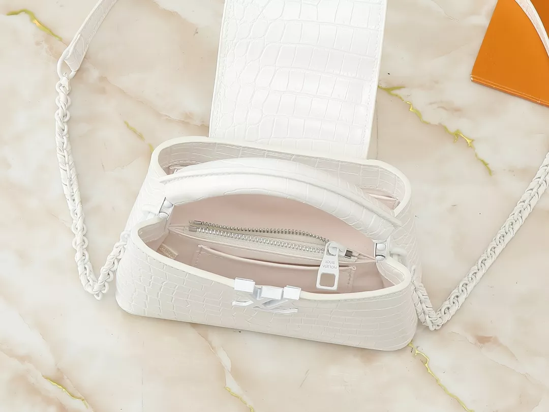 EasyMatch 4370 Louis Vuitton AAA Quality Messenger Bags For Women - Image 8