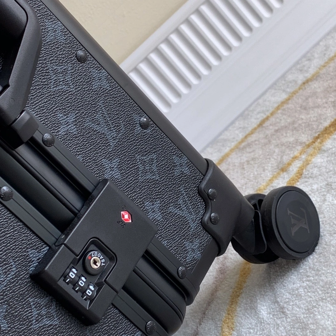 EyeCatching 6249 Louis Vuitton Luggage For Unisex - Image 5