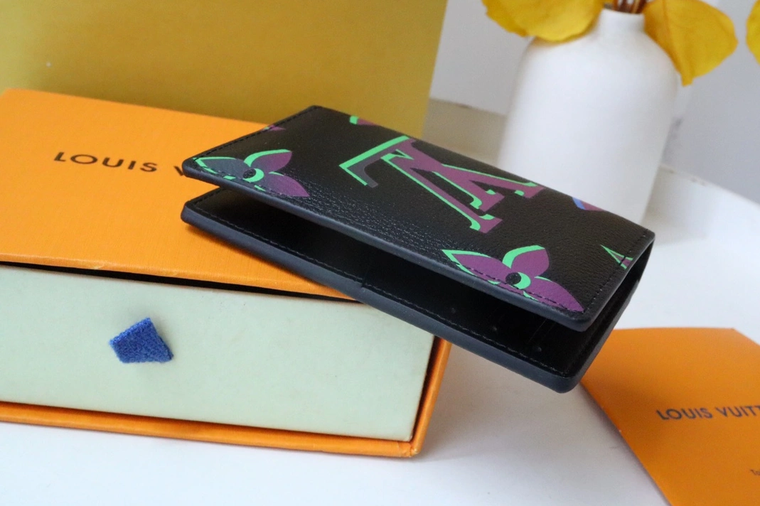 Flexible 8257 Louis Vuitton AAA Quality Card Case - Image 3