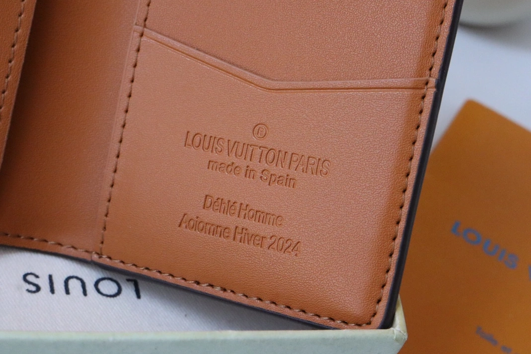 Functional 3242 Louis Vuitton LV Card Case - Image 5