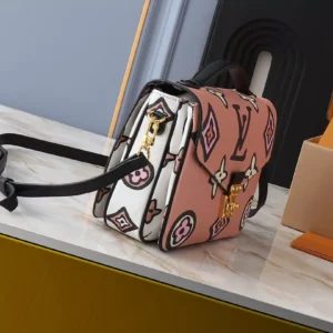 GoAnywhere 5357 Louis Vuitton AAA Quality Messenger Bags For Women