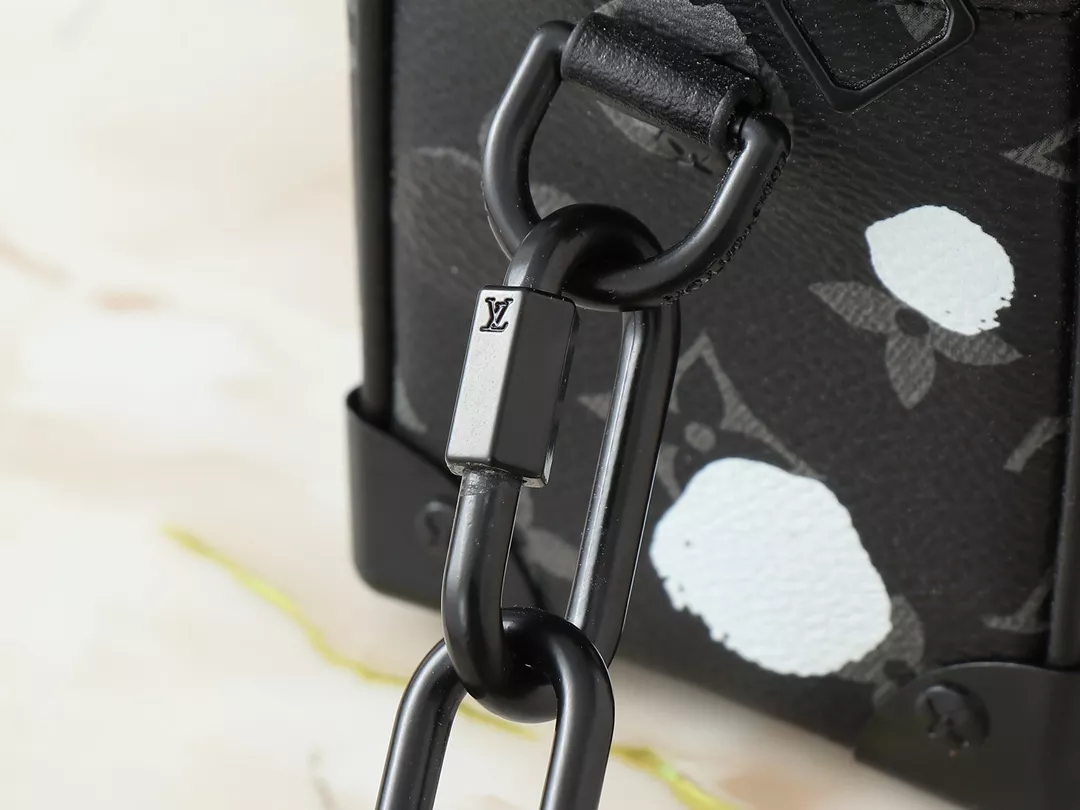 GoodFit 4006 Louis Vuitton AAA Quality Messenger Bags For Unisex - Image 6