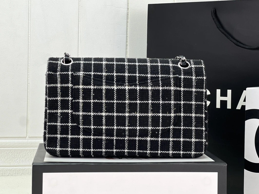 GoodFit 4140 Chanel AAA Quality Messenger Bags For Women - Image 3