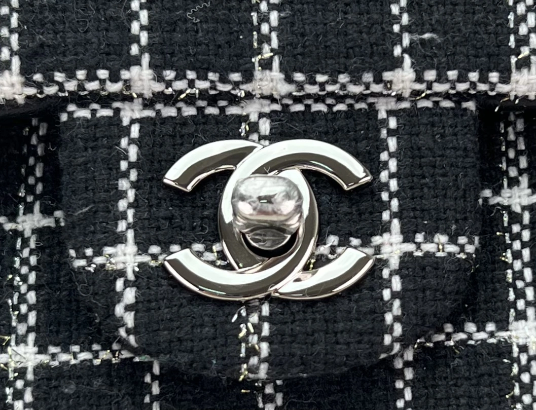 GoodFit 4140 Chanel AAA Quality Messenger Bags For Women - Image 4