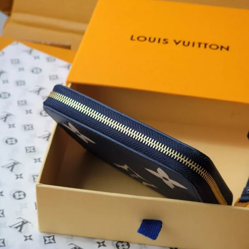 Louis Vuitton AAA Quality Card Case Versatile 4391 - Image 3