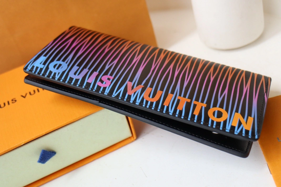 Louis Vuitton AAA Quality Card Case Versatile 7112 - Image 3