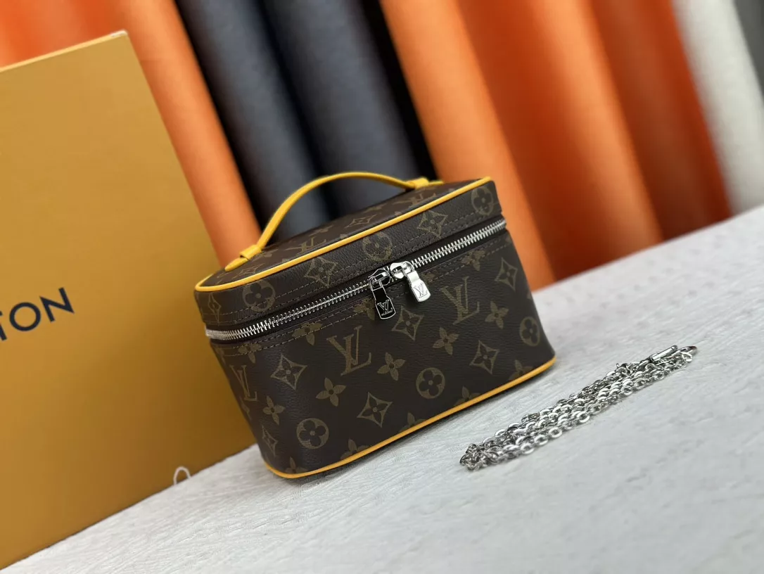 Louis Vuitton AAA Quality Handbags For Women Practical 680