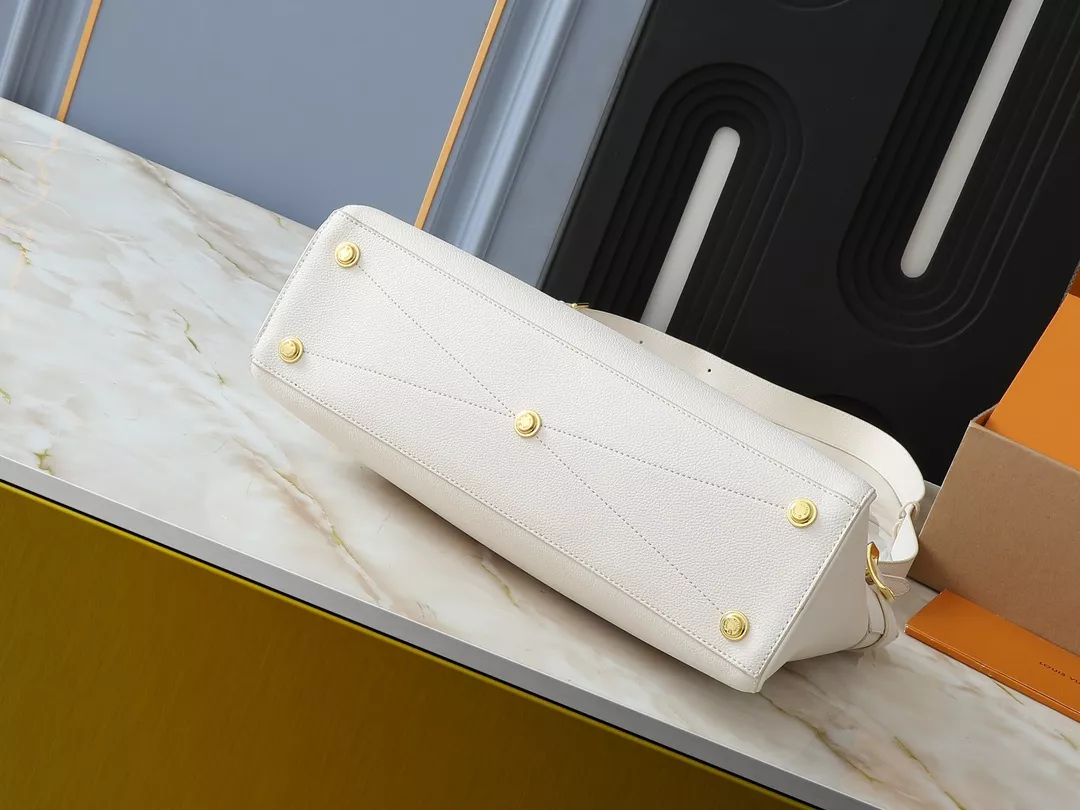 Louis Vuitton AAA Quality Handbags For Women Versatile 728 - Image 4