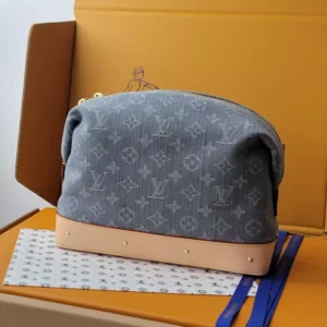 Louis Vuitton AAA Quality Handbags For Women Vibrant 1238