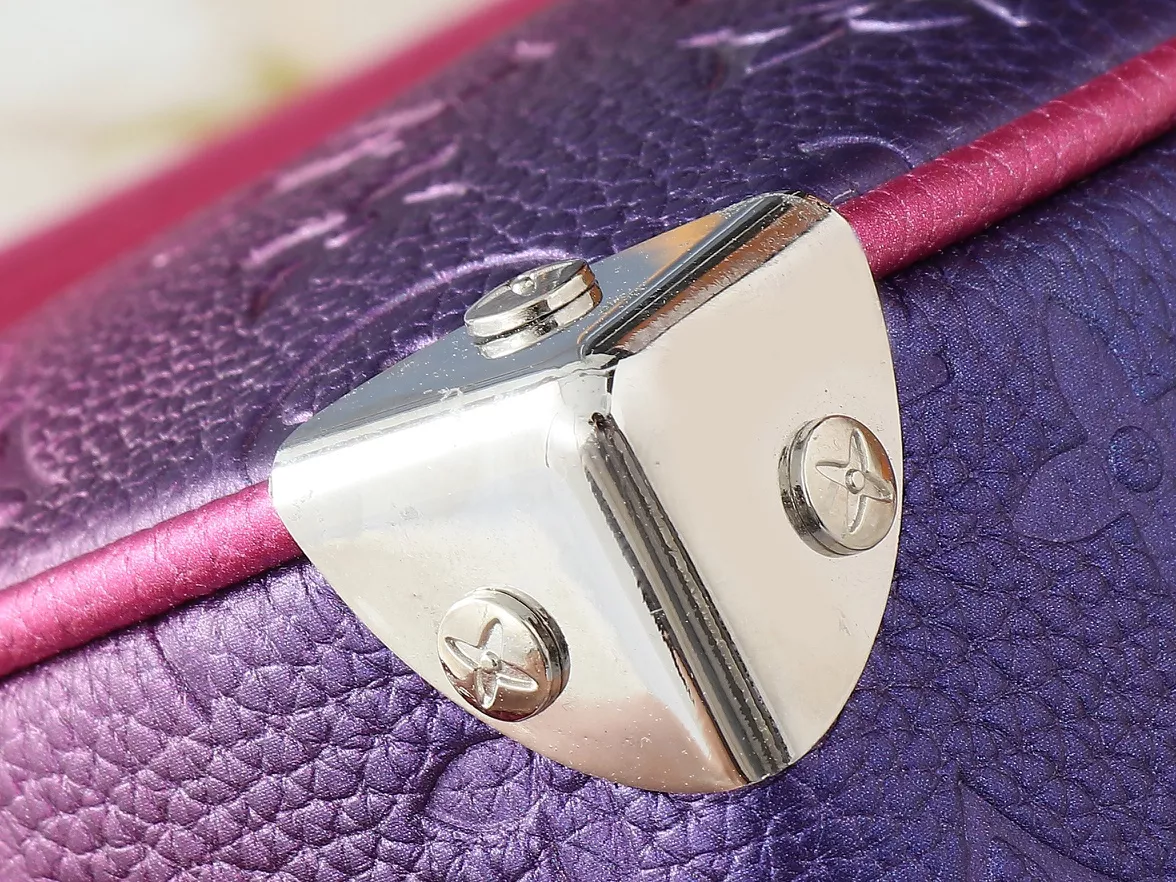 Louis Vuitton AAA Quality Messenger Bags For Unisex Durable 9138 - Image 5