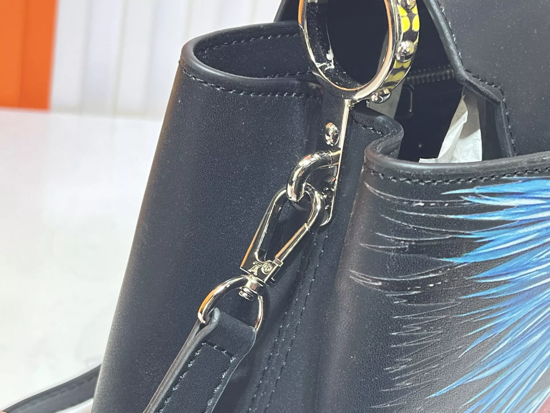 Louis Vuitton AAA Quality Messenger Bags For Women GoodFit 3764 - Image 7