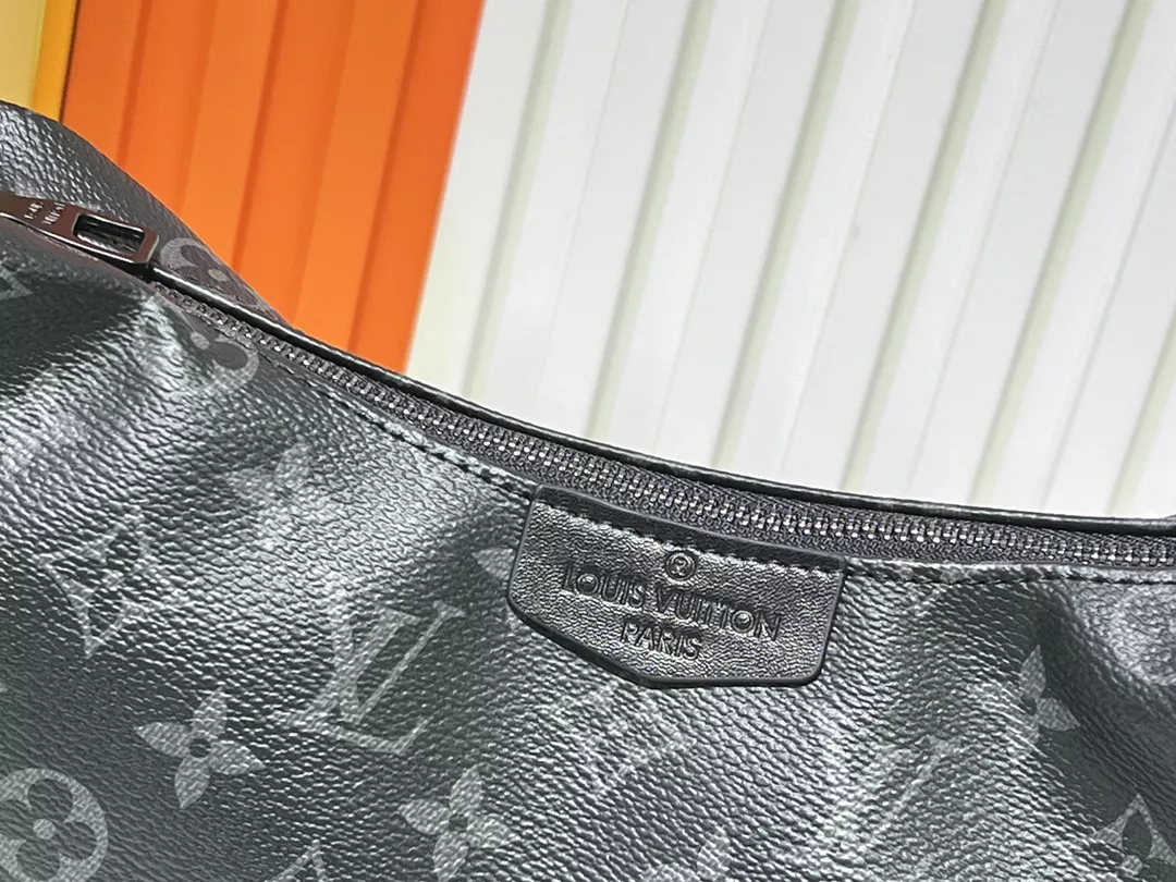 Louis Vuitton AAA Quality Messenger Bags For Women Trendsetting 2712 - Image 7