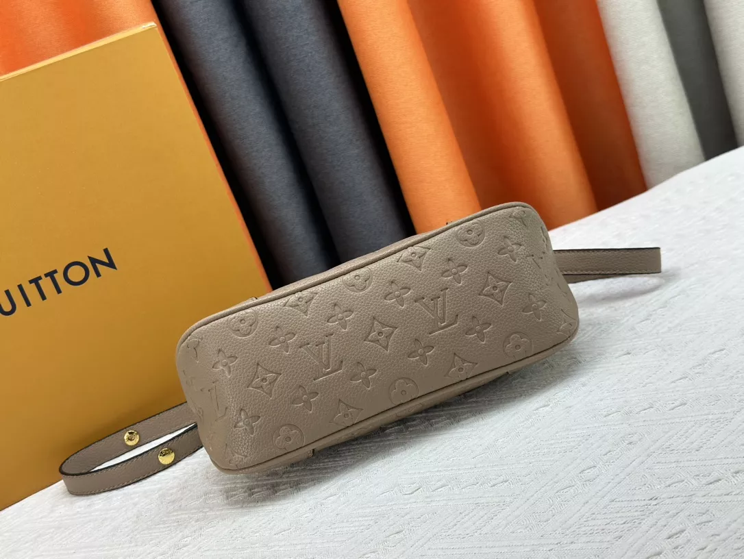 Louis Vuitton AAA Quality Messenger Bags For Women Trendy 9976 - Image 5