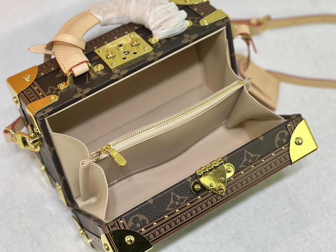 Louis Vuitton AAA Quality Messenger Bags For Women Unique 2546 - Image 8