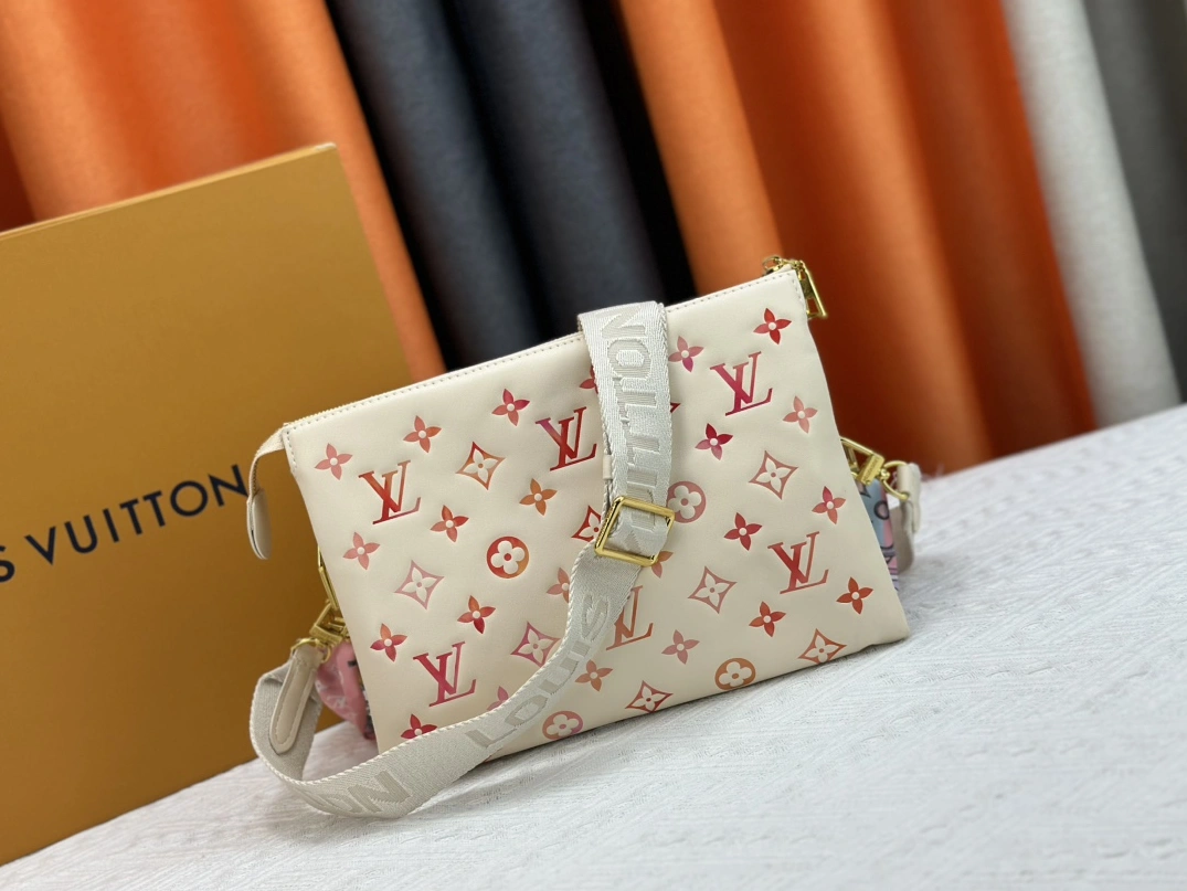 Louis Vuitton AAA Quality Messenger Bags For Women Unique 6004 - Image 4