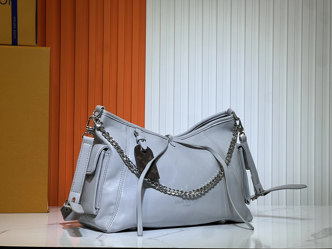 Louis Vuitton AAA Quality Shoulder Bags For Women Stylish 5184