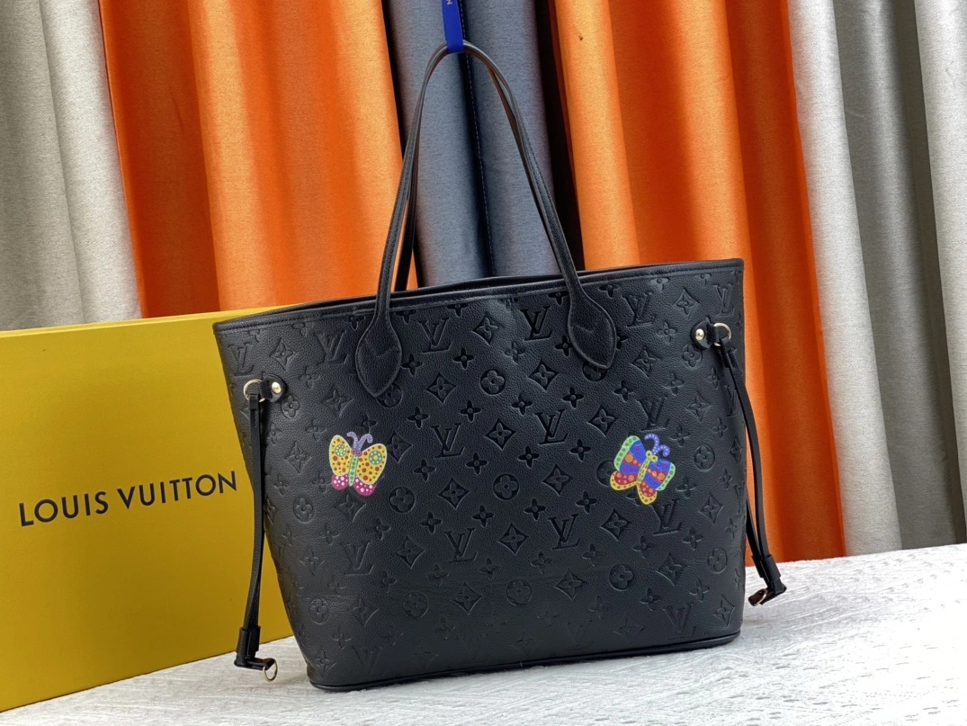 Louis Vuitton AAA Quality Shoulder Bags For Women WellDesigned 6324 - Image 4