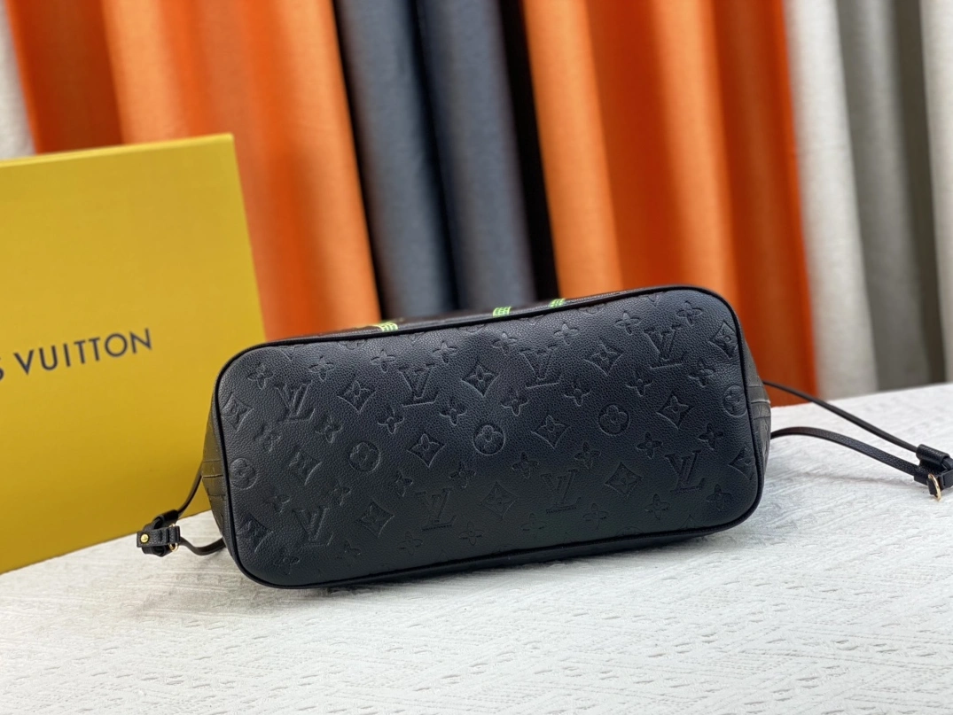 Louis Vuitton AAA Quality Shoulder Bags For Women WellDesigned 6324 - Image 5