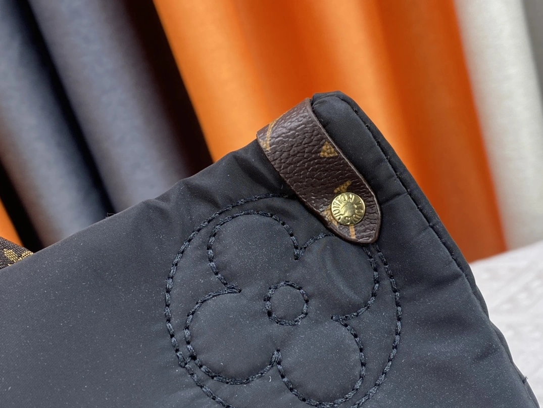 Louis Vuitton AAA Quality Tote-Handbags For Women Versatile 303 - Image 5