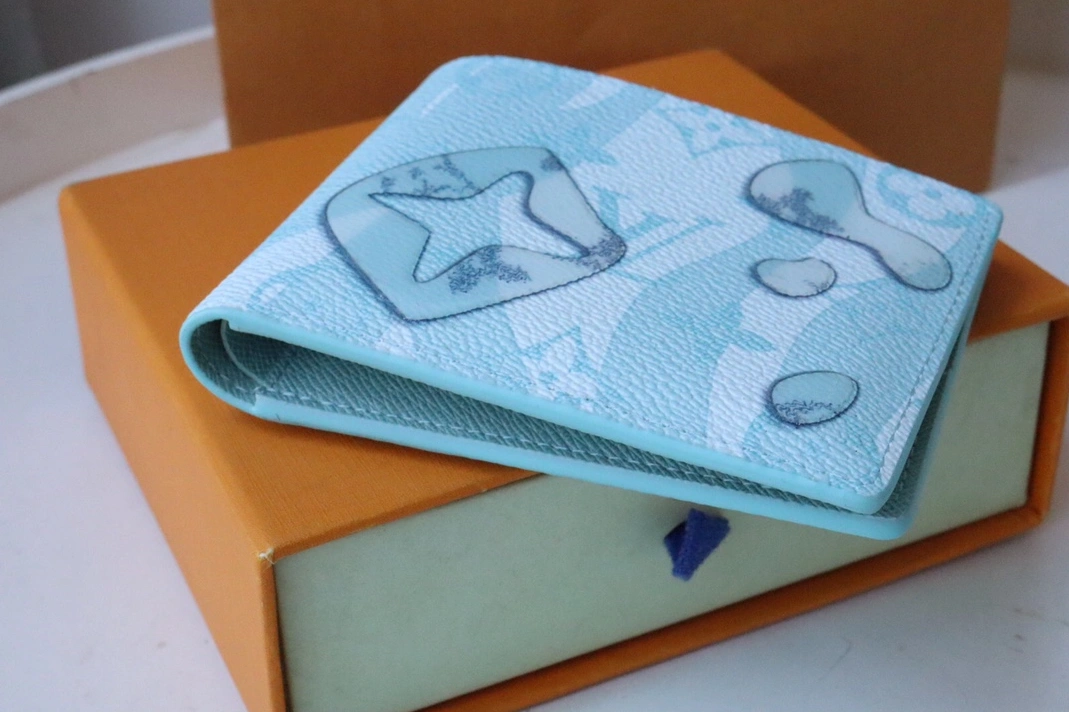 Louis Vuitton AAA Quality Wallets Elegant 1426 - Image 3