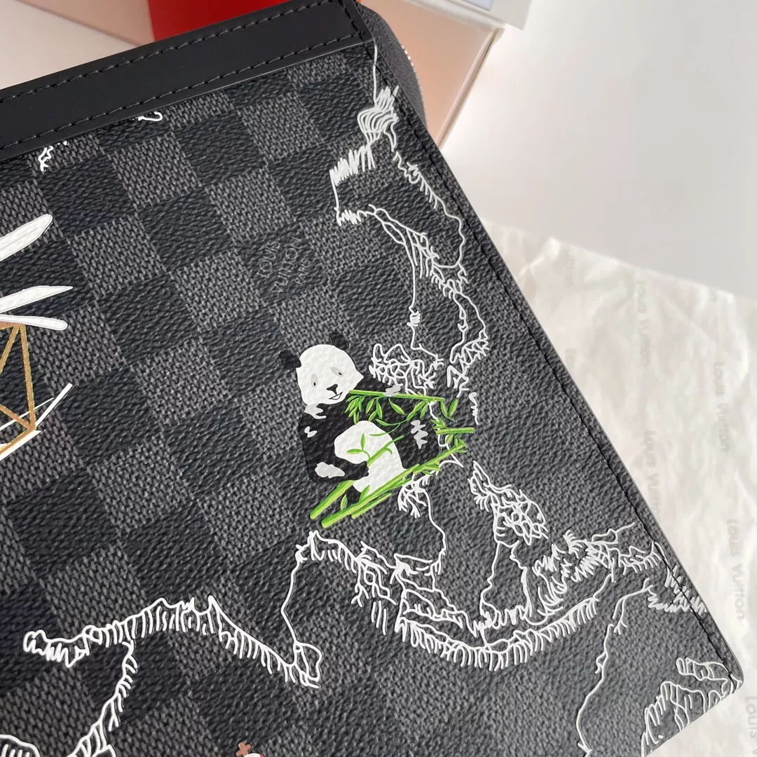 Louis Vuitton AAA Quality Wallets Practical 9321