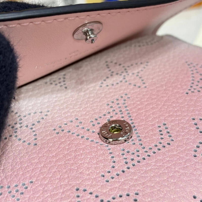 2 card sl Louis Vuitton Coin Purse in Pink Gradient Mahina Perforated Leather - Image 5