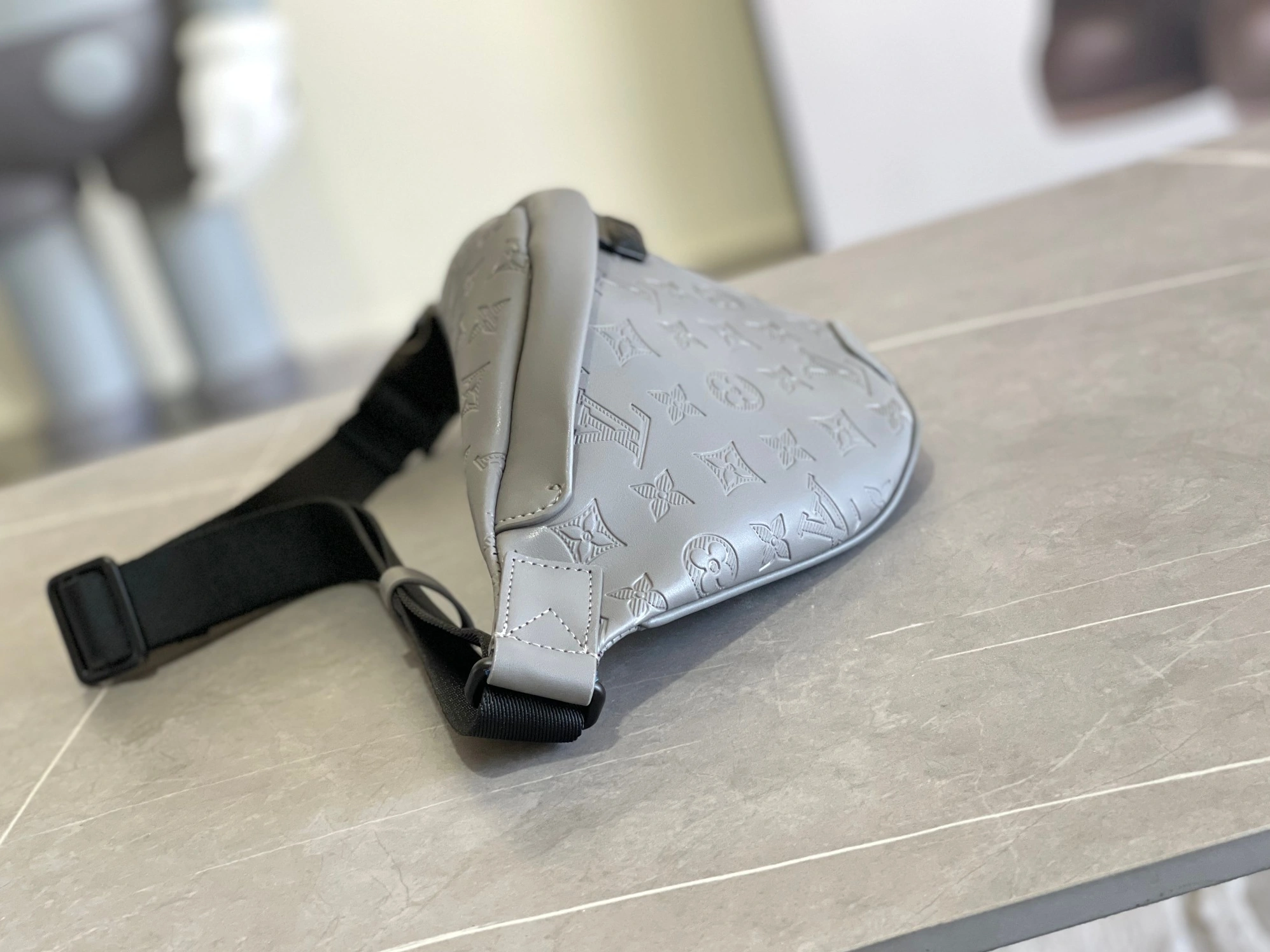 Louis Vuitton LV AAA Quality Belt Bags EyeCatching 860 - Image 3