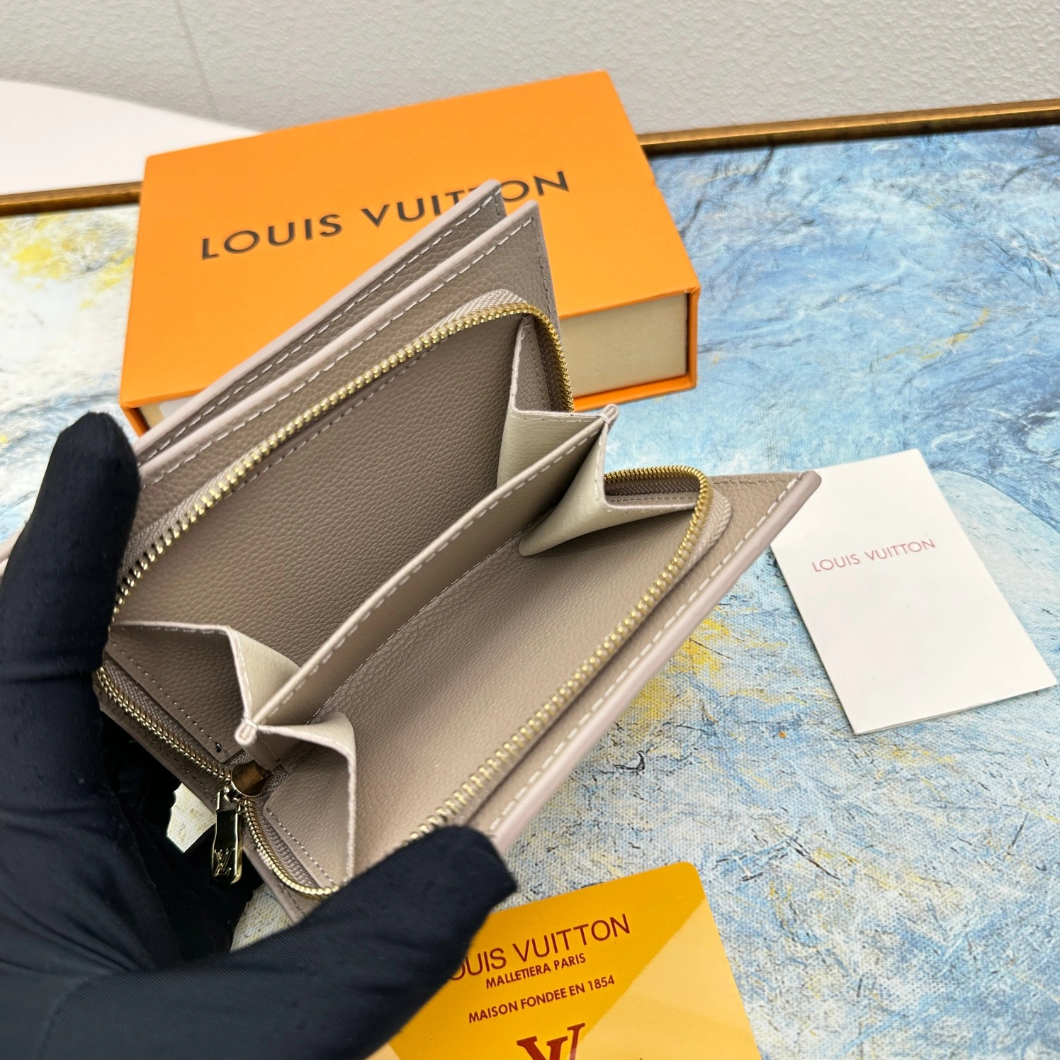 Louis Vuitton LV Card Case For Women Bold 3165 - Image 5