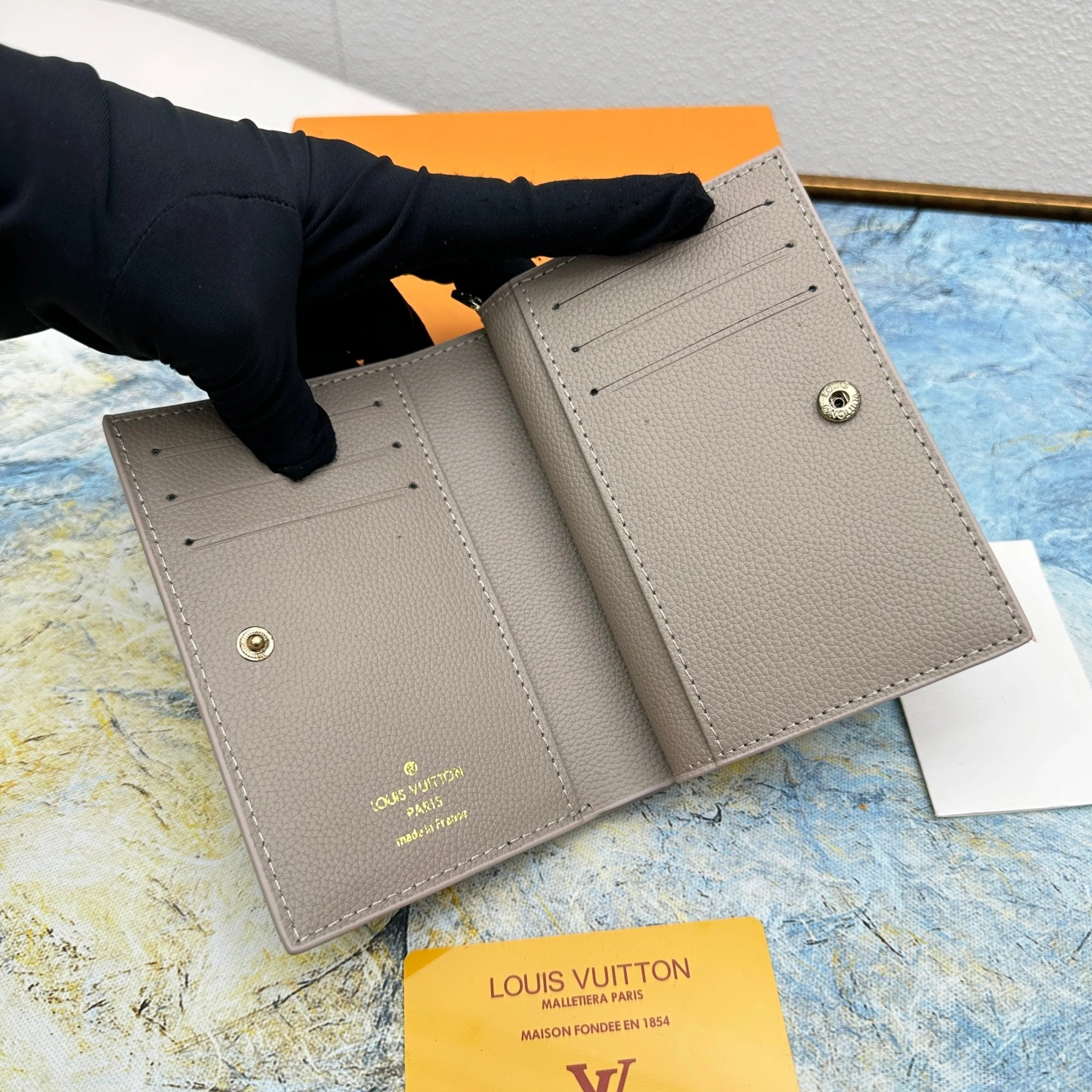 Louis Vuitton LV Card Case For Women Bold 3165 - Image 6
