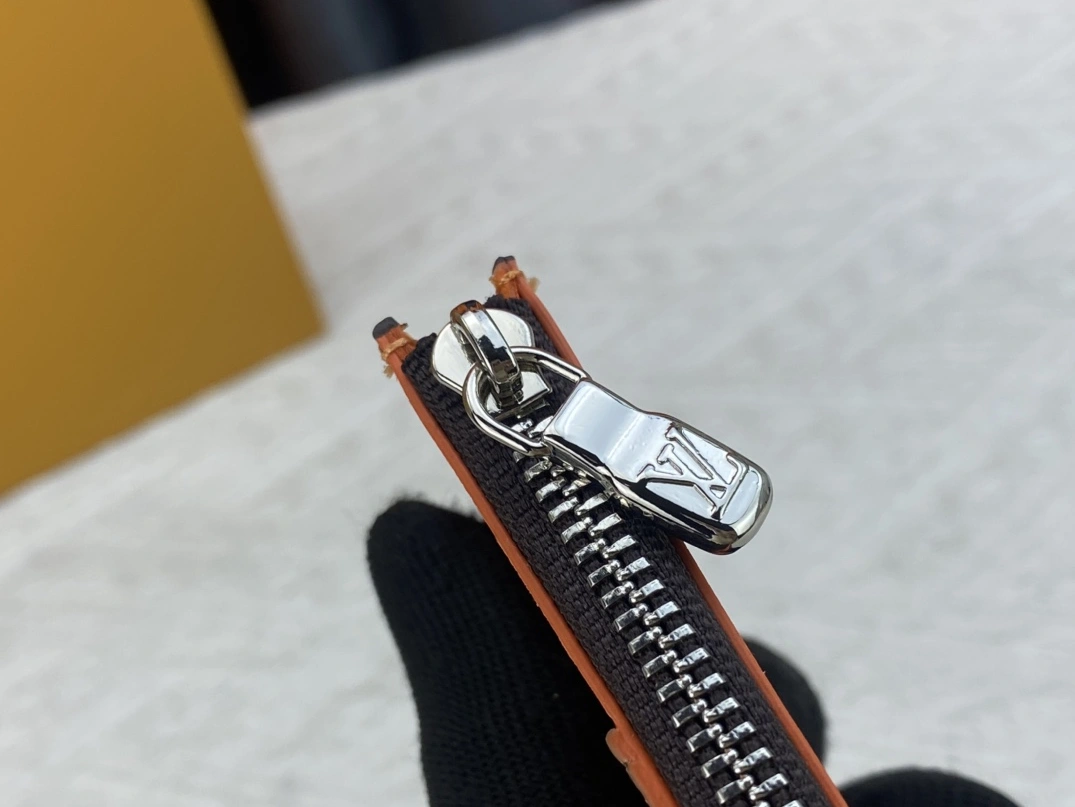 Louis Vuitton LV Card Case For Women Practical 1370 - Image 7