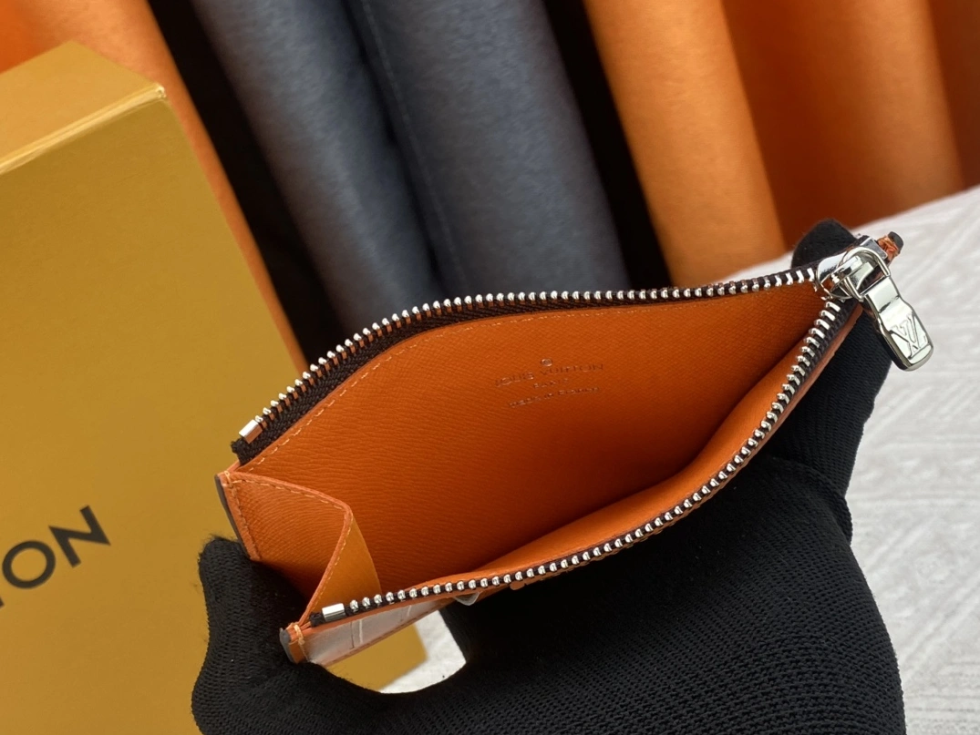 Louis Vuitton LV Card Case For Women Practical 1370 - Image 8